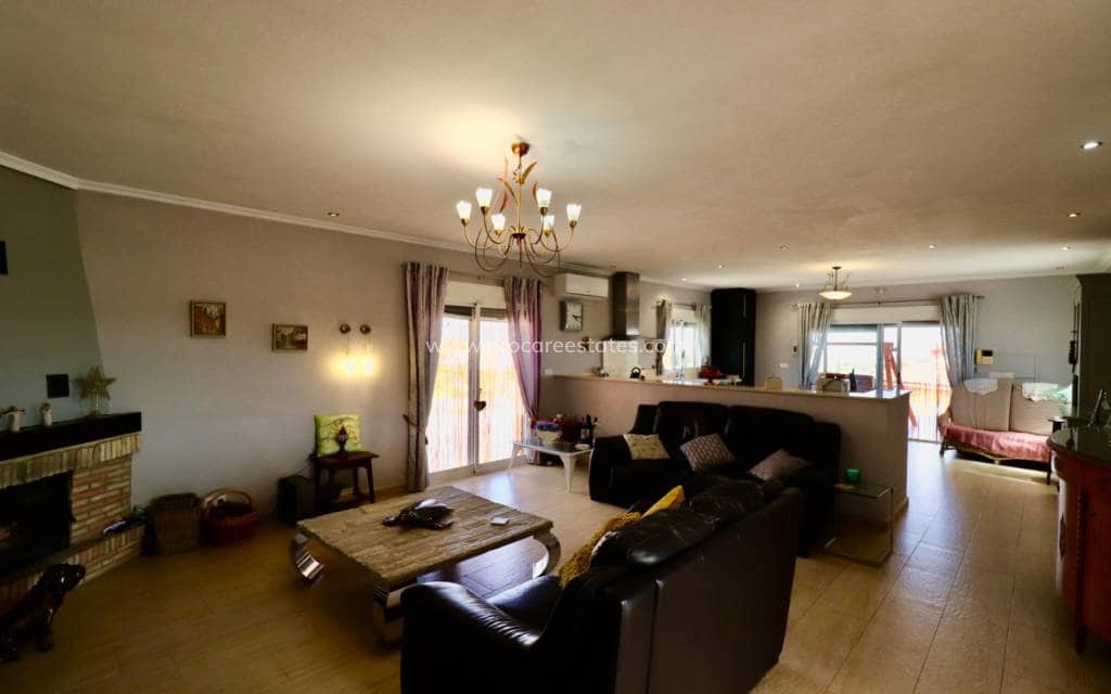 4 soveværelse Finca/Landehus til salg i Albatera med swimmingpool garage - € 540.000 (Ref: 9818467)