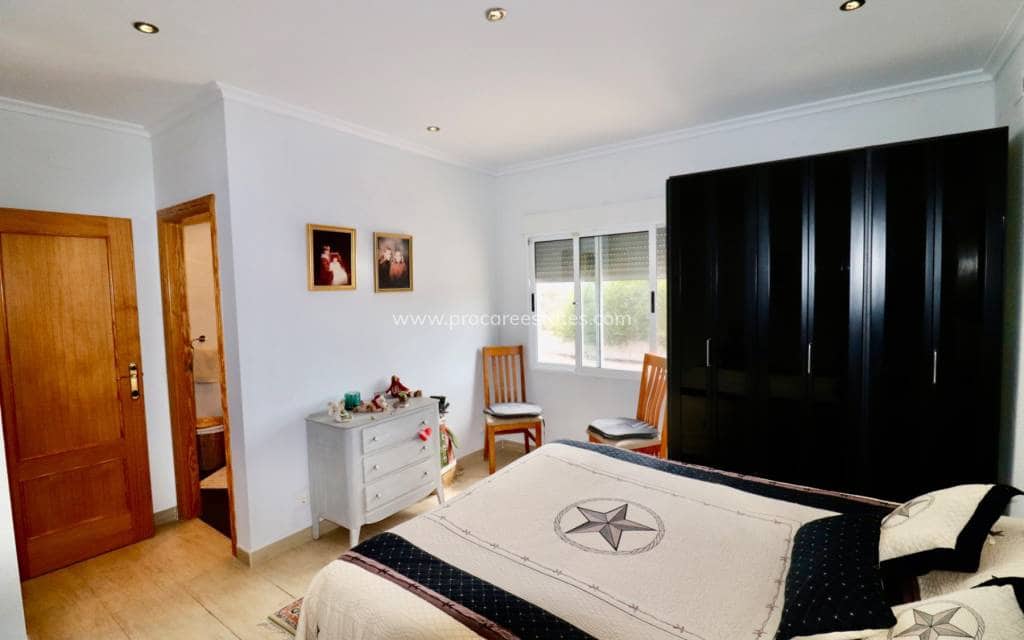 4 soveværelse Finca/Landehus til salg i Albatera med swimmingpool garage - € 540.000 (Ref: 9818467)