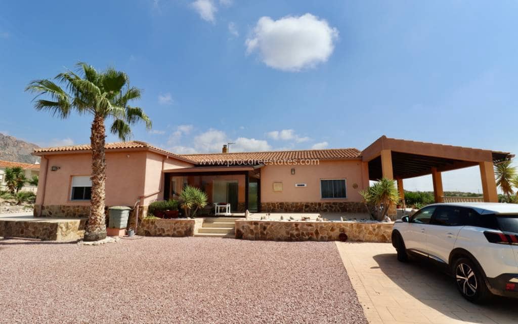 4 soveværelse Finca/Landehus til salg i Albatera med swimmingpool garage - € 540.000 (Ref: 9818467)