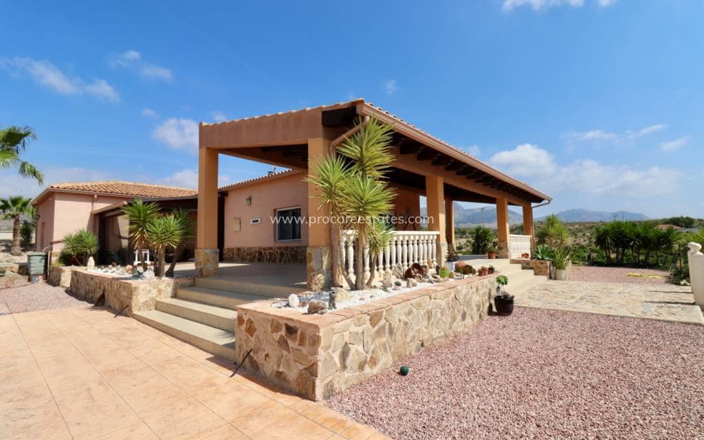 4 soveværelse Finca/Landehus til salg i Albatera med swimmingpool garage - € 540.000 (Ref: 9818467)