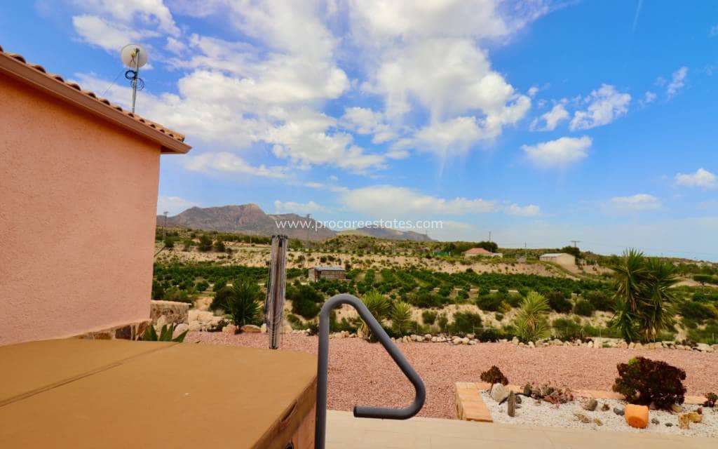 4 soveværelse Finca/Landehus til salg i Albatera med swimmingpool garage - € 540.000 (Ref: 9818467)