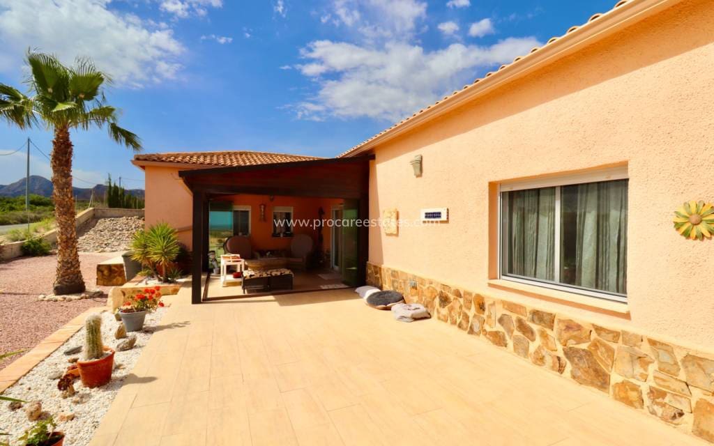 4 soveværelse Finca/Landehus til salg i Albatera med swimmingpool garage - € 540.000 (Ref: 9818467)