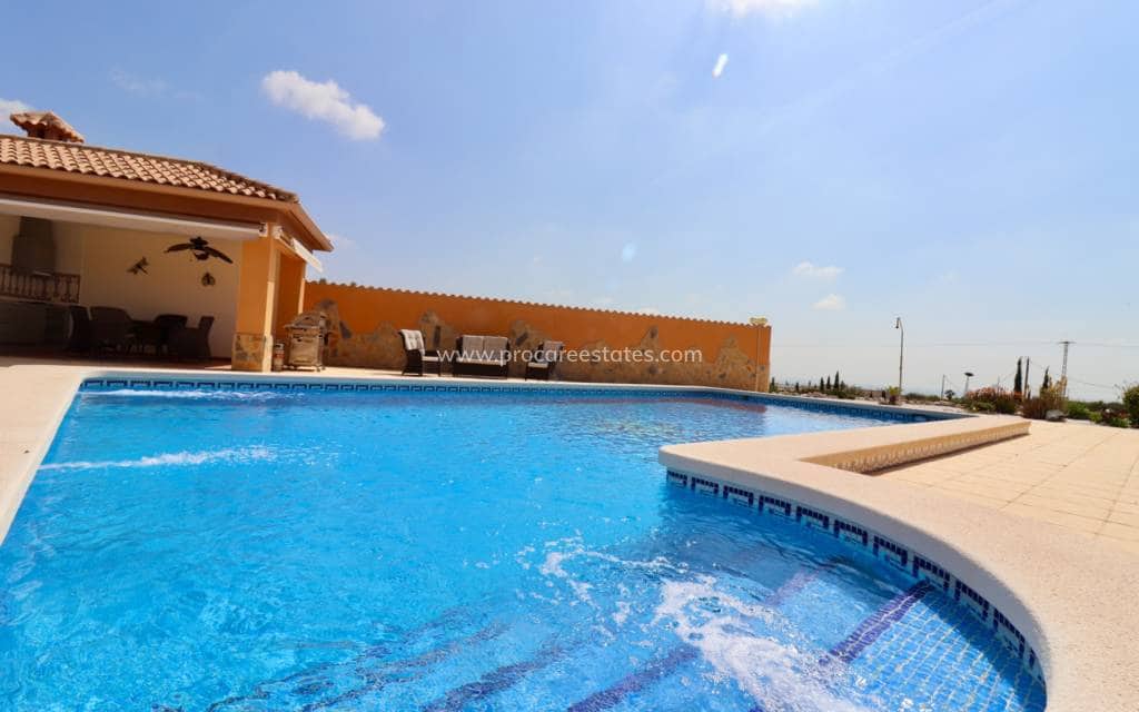 4 soveværelse Finca/Landehus til salg i Albatera med swimmingpool garage - € 540.000 (Ref: 9818467)