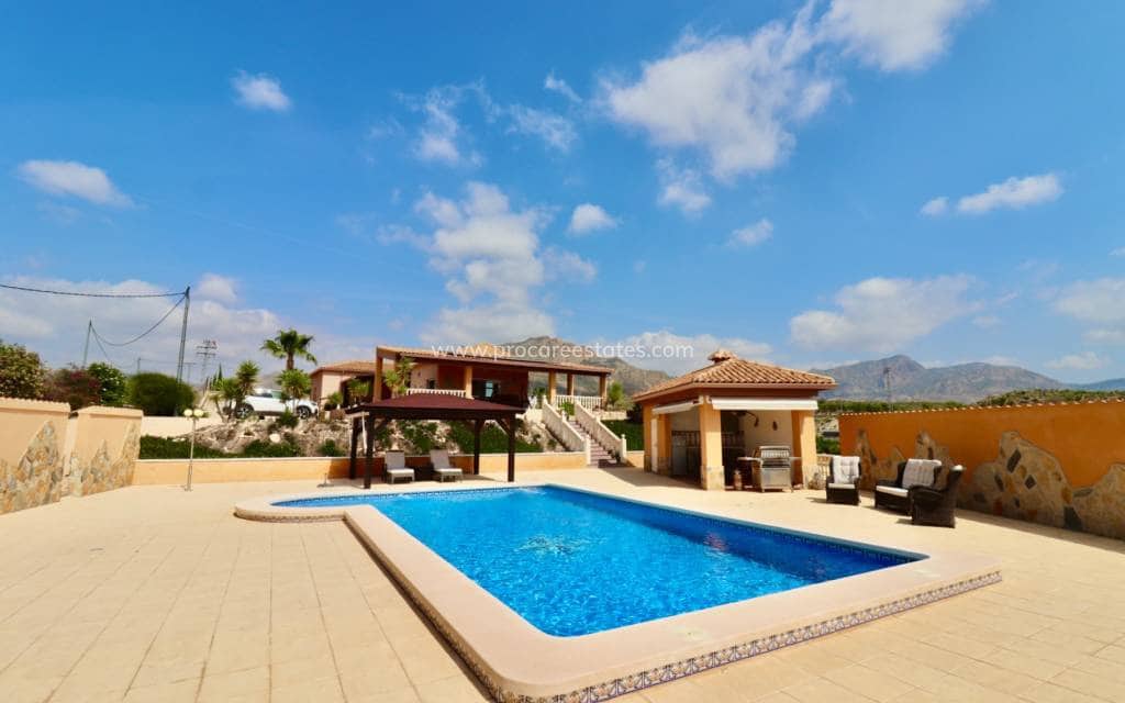 4 soveværelse Finca/Landehus til salg i Albatera med swimmingpool garage - € 540.000 (Ref: 9818467)