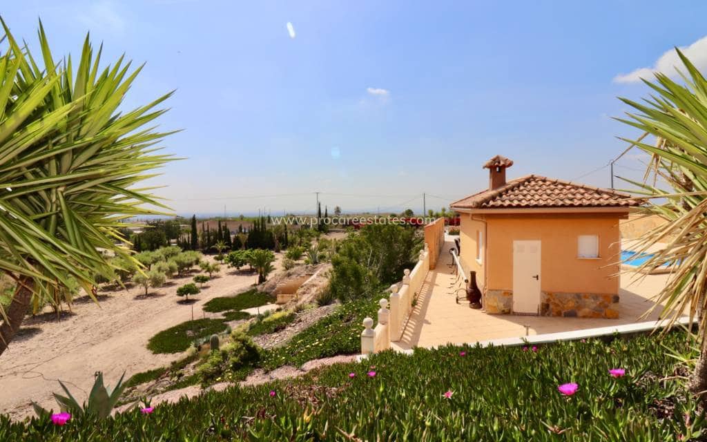 4 soveværelse Finca/Landehus til salg i Albatera med swimmingpool garage - € 540.000 (Ref: 9818467)