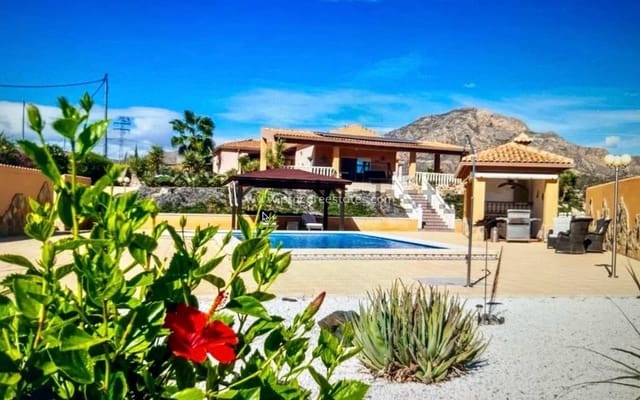 4 soveværelse Finca/Landehus til salg i Albatera med swimmingpool garage - € 540.000 (Ref: 9818467)