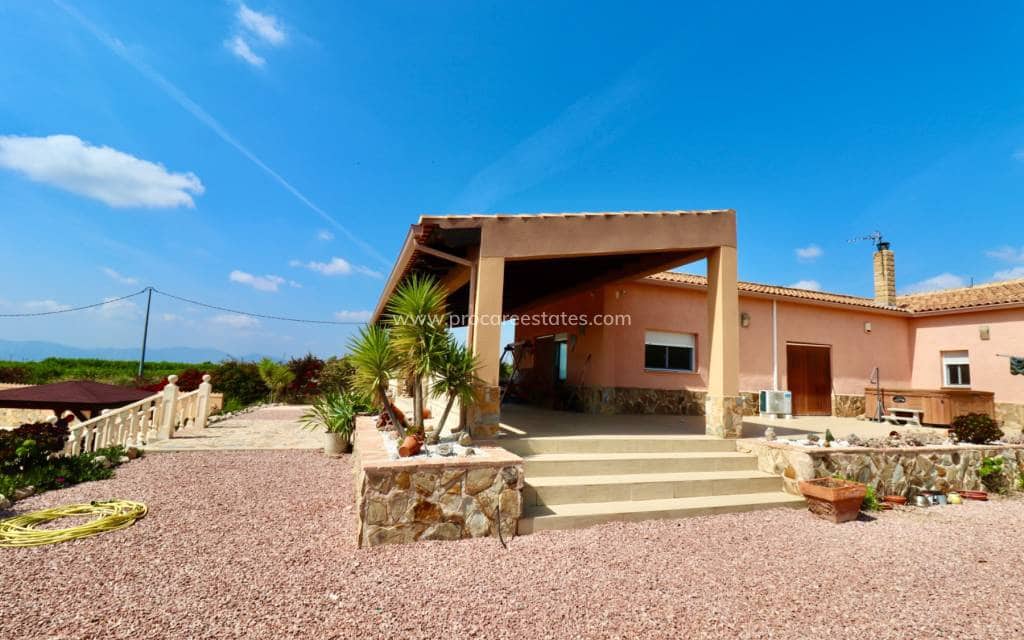 4 soveværelse Finca/Landehus til salg i Albatera med swimmingpool garage - € 540.000 (Ref: 9818467)
