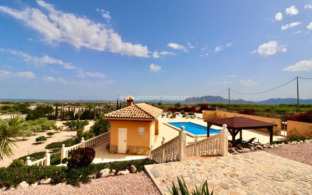 4 soveværelse Finca/Landehus til salg i Albatera med swimmingpool garage - € 540.000 (Ref: 9818467)