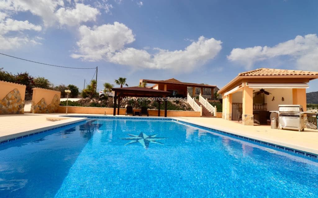 4 soveværelse Finca/Landehus til salg i Albatera med swimmingpool garage - € 540.000 (Ref: 9818467)