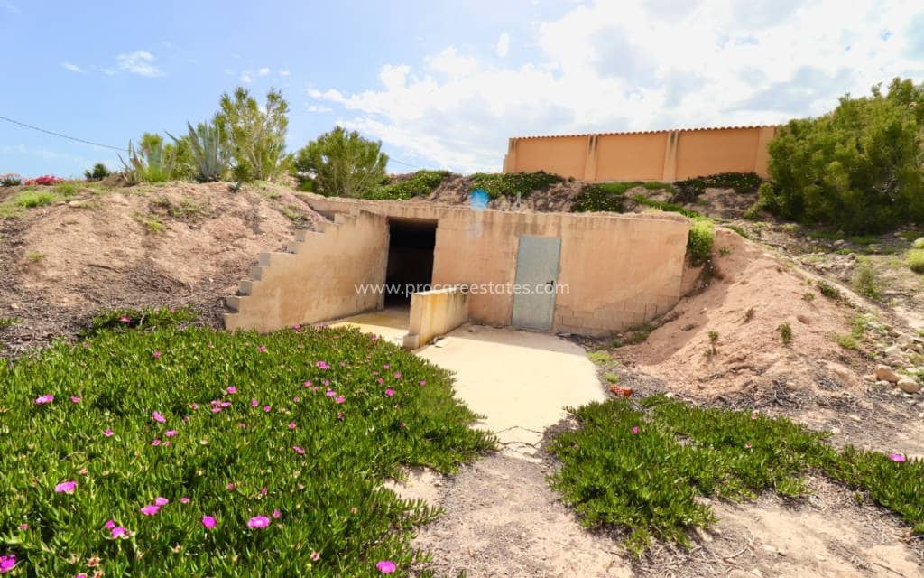 4 soveværelse Finca/Landehus til salg i Albatera med swimmingpool garage - € 540.000 (Ref: 9818467)
