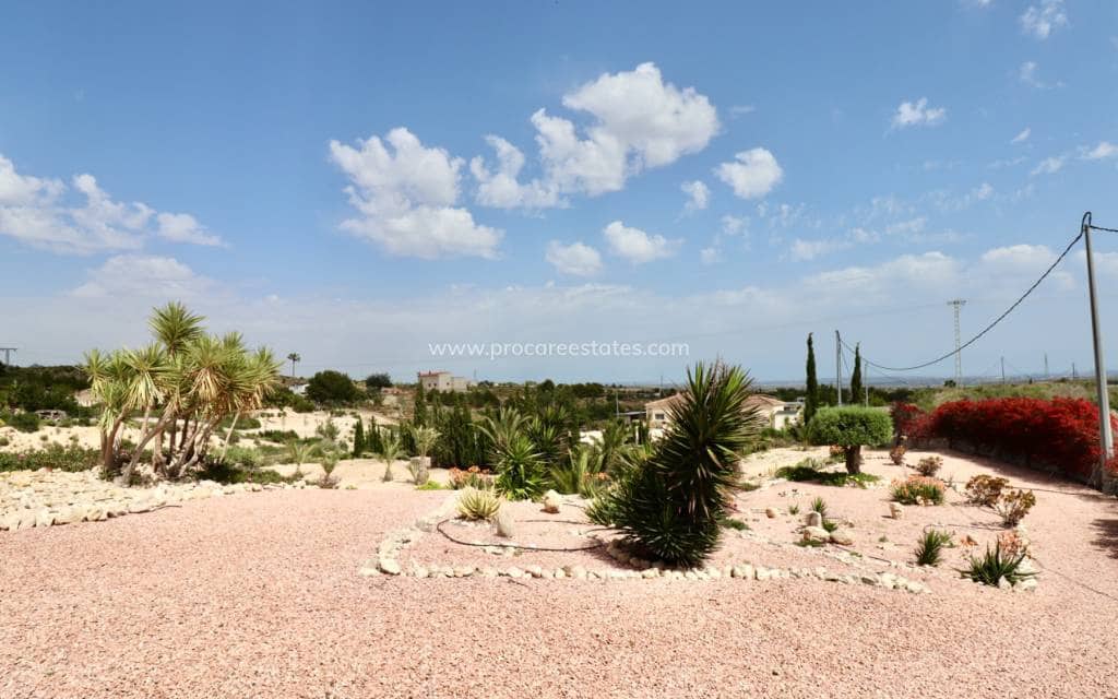 4 soveværelse Finca/Landehus til salg i Albatera med swimmingpool garage - € 540.000 (Ref: 9818467)