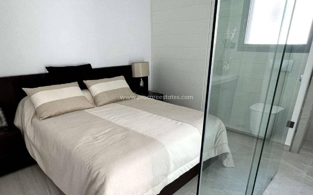 3 slaapkamer Villa te koop in Ciudad Quesada met zwembad - € 770.000 (Ref: 9850095)
