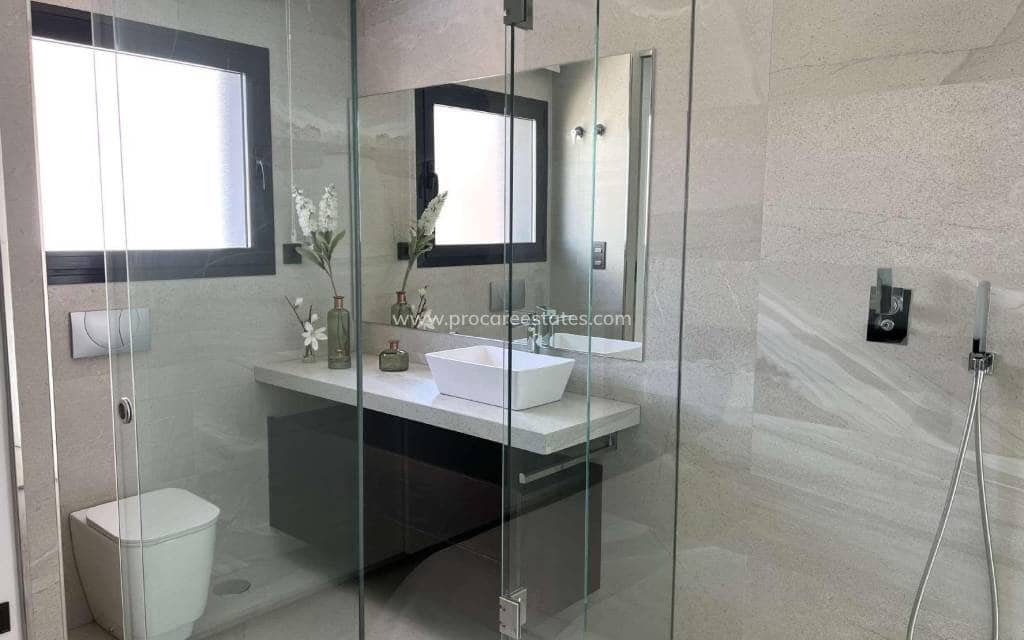 3 slaapkamer Villa te koop in Ciudad Quesada met zwembad - € 770.000 (Ref: 9850095)