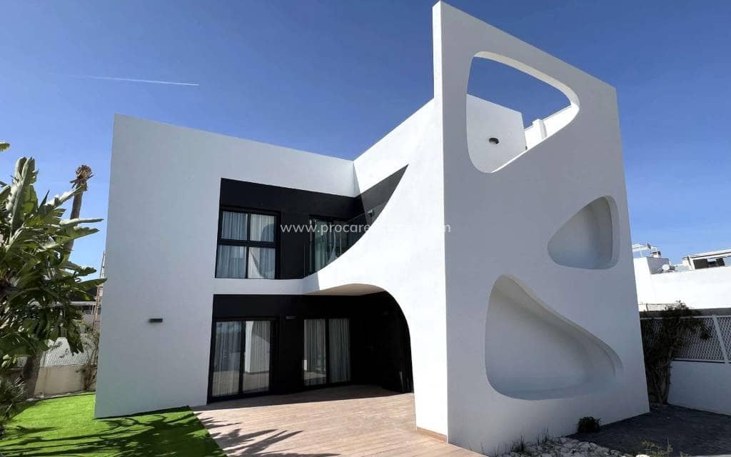 3 slaapkamer Villa te koop in Ciudad Quesada met zwembad - € 770.000 (Ref: 9850095)