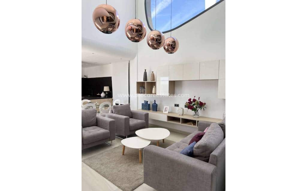 3 slaapkamer Villa te koop in Ciudad Quesada met zwembad - € 770.000 (Ref: 9850095)