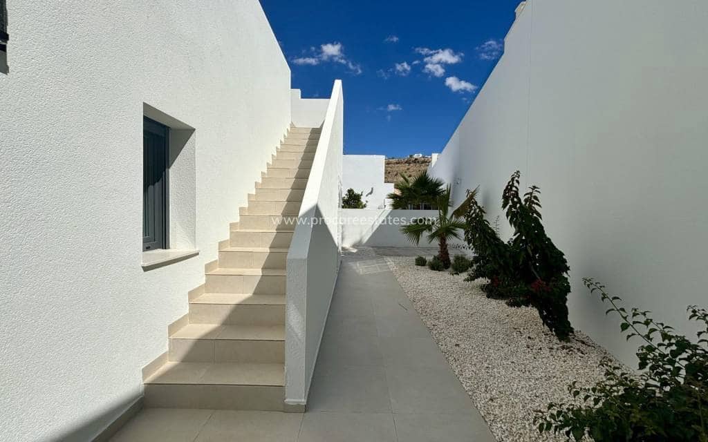 3 bedroom Villa for sale in Rojales with pool - € 483,000 (Ref: 9850096)