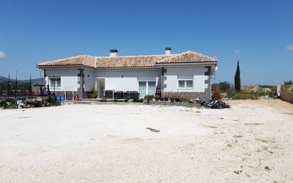 4 bedroom Villa for sale in Pinoso - € 420,000 (Ref: 9850104)