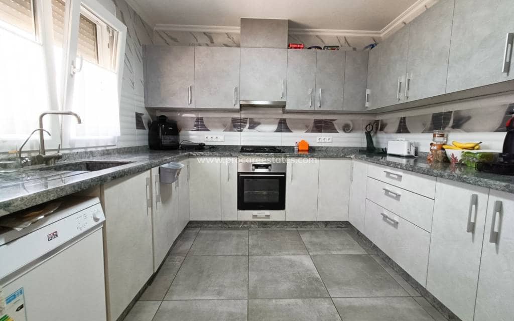 4 bedroom Villa for sale in Pinoso - € 420,000 (Ref: 9850104)