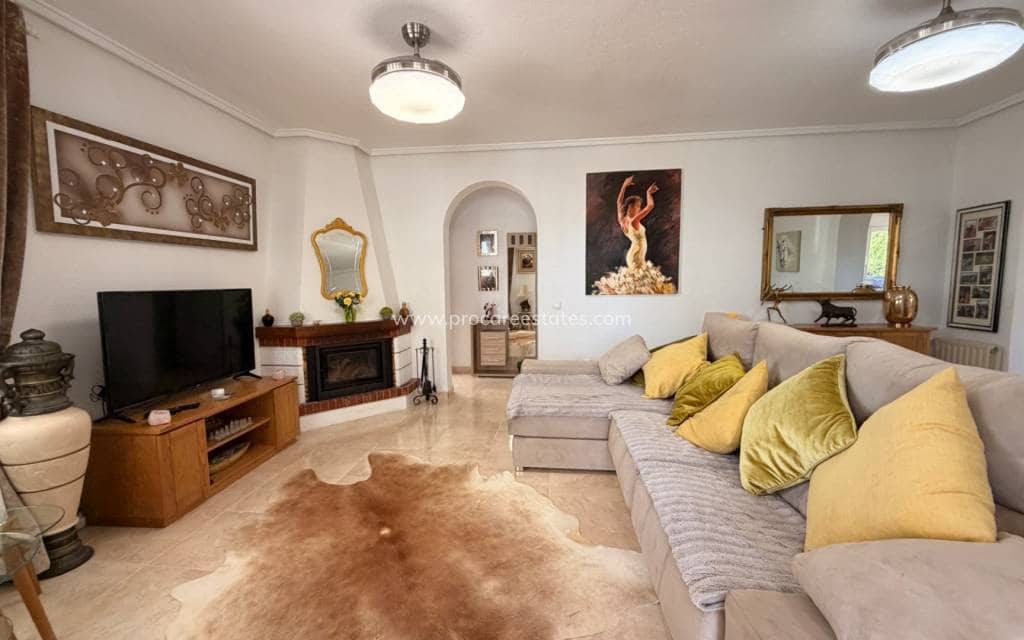 3 makuuhuone Huvila myytävänä paikassa Ciudad Quesada mukana uima-altaan - 450 000 € (Ref: 9850106)