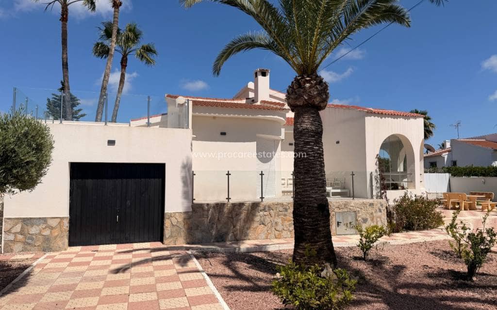 3 makuuhuone Huvila myytävänä paikassa Ciudad Quesada mukana uima-altaan - 450 000 € (Ref: 9850106)