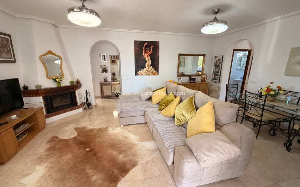 3 makuuhuone Huvila myytävänä paikassa Ciudad Quesada mukana uima-altaan - 450 000 € (Ref: 9850106)