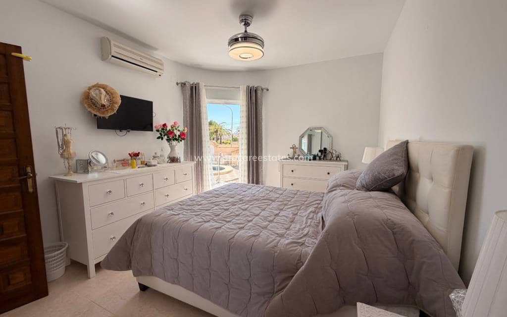 3 makuuhuone Huvila myytävänä paikassa Ciudad Quesada mukana uima-altaan - 450 000 € (Ref: 9850106)