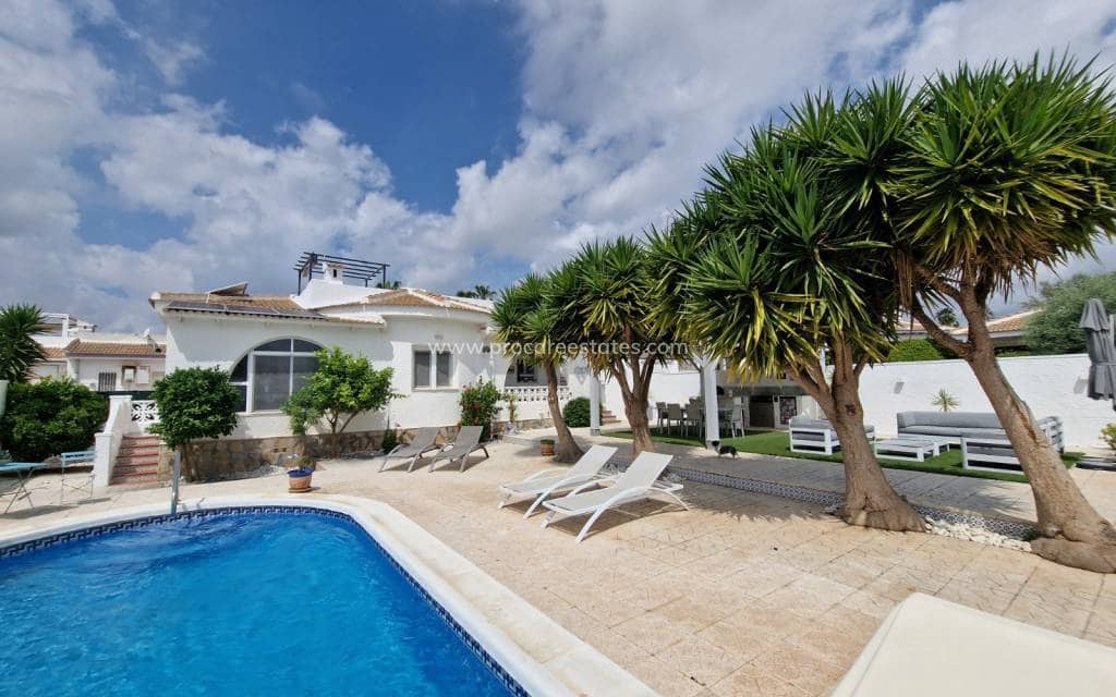 3 bedroom Villa for sale in Pueblo Bravo with pool - € 440,000 (Ref: 9850108)