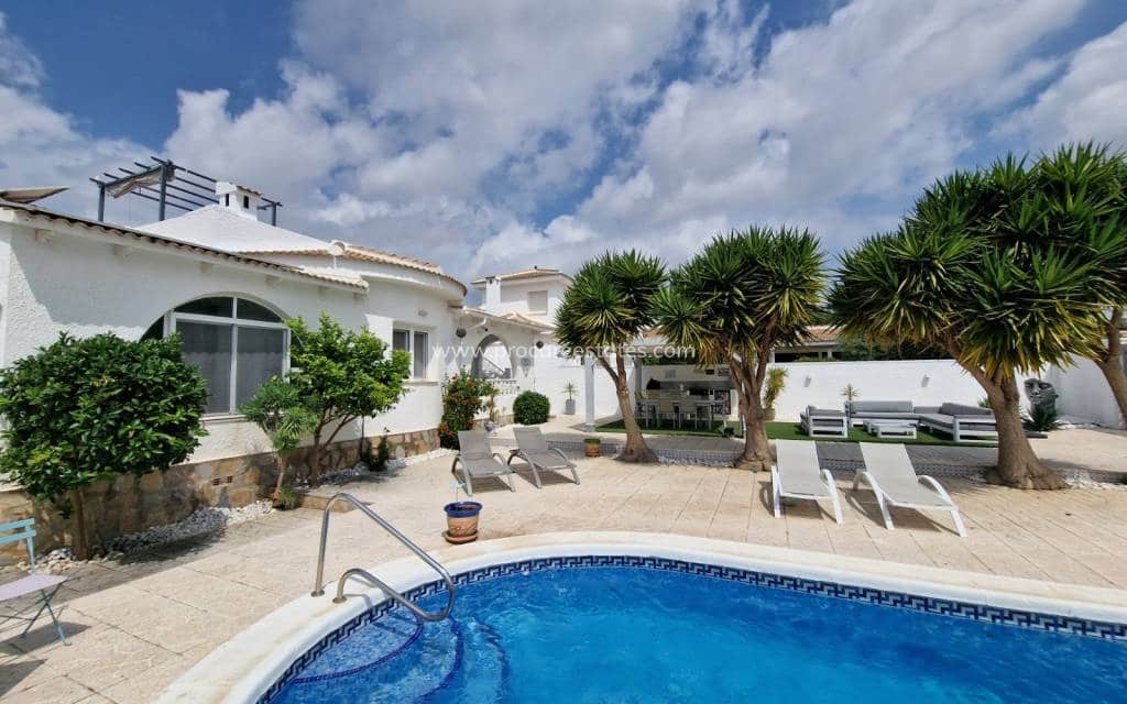 3 bedroom Villa for sale in Pueblo Bravo with pool - € 440,000 (Ref: 9850108)