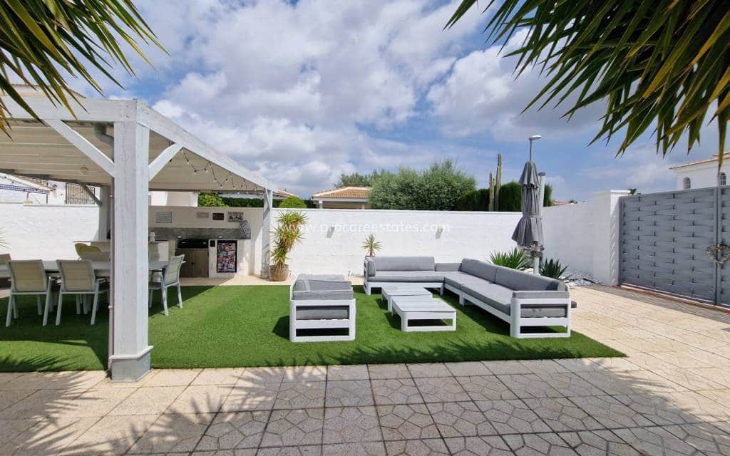 3 bedroom Villa for sale in Pueblo Bravo with pool - € 440,000 (Ref: 9850108)