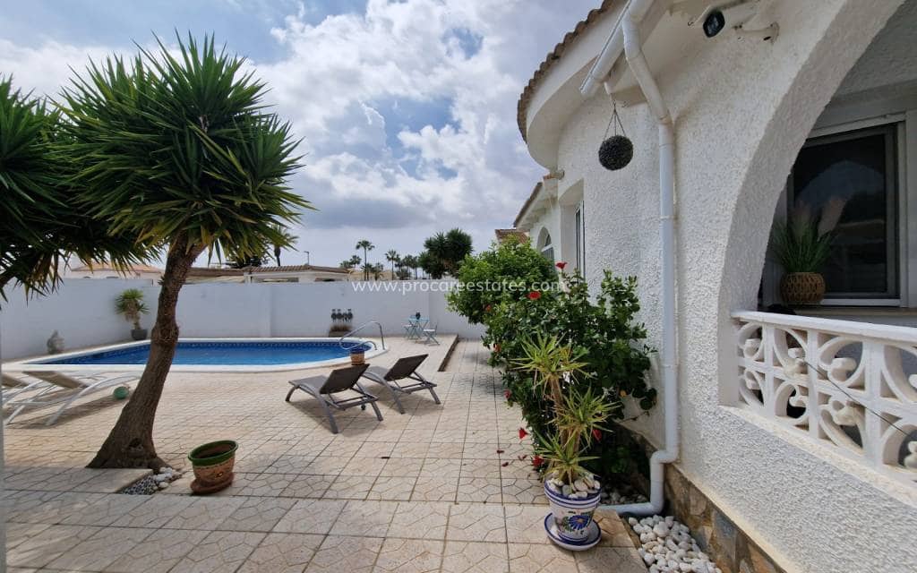 3 bedroom Villa for sale in Pueblo Bravo with pool - € 440,000 (Ref: 9850108)