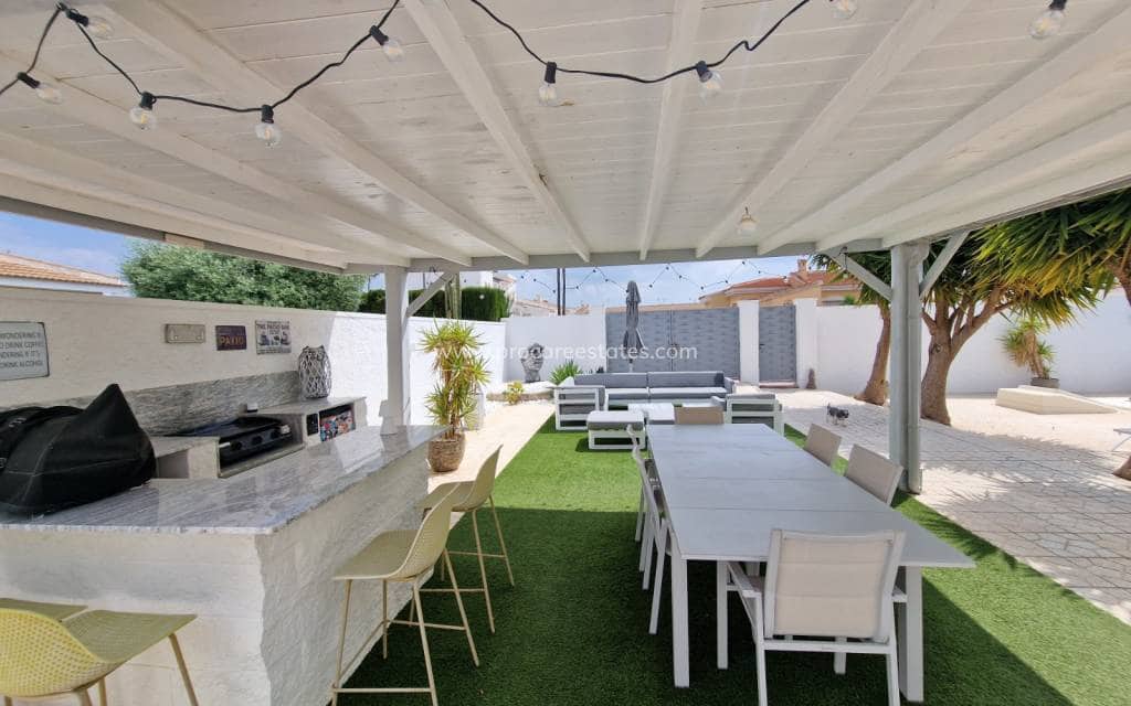 3 bedroom Villa for sale in Pueblo Bravo with pool - € 440,000 (Ref: 9850108)