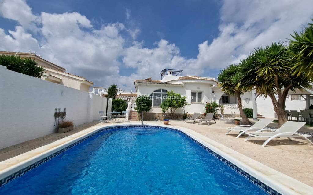 3 bedroom Villa for sale in Pueblo Bravo with pool - € 440,000 (Ref: 9850108)
