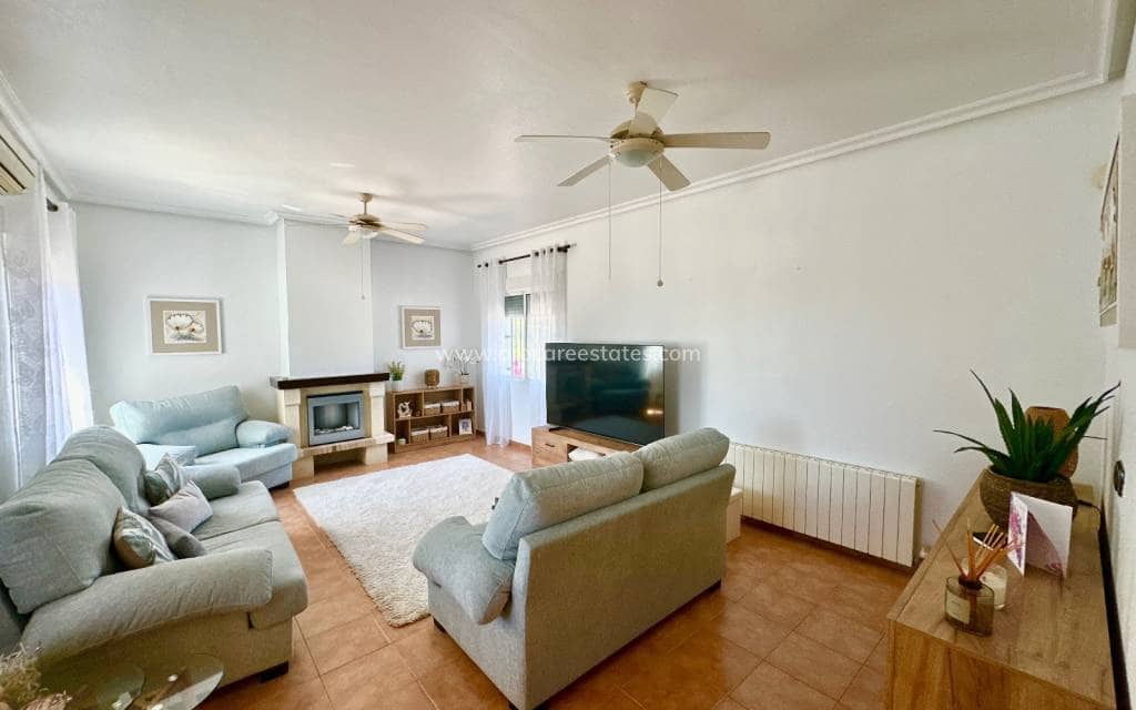 3 makuuhuone Maalaistalo myytävänä paikassa Catral mukana uima-altaan - 435 000 € (Ref: 9867307)