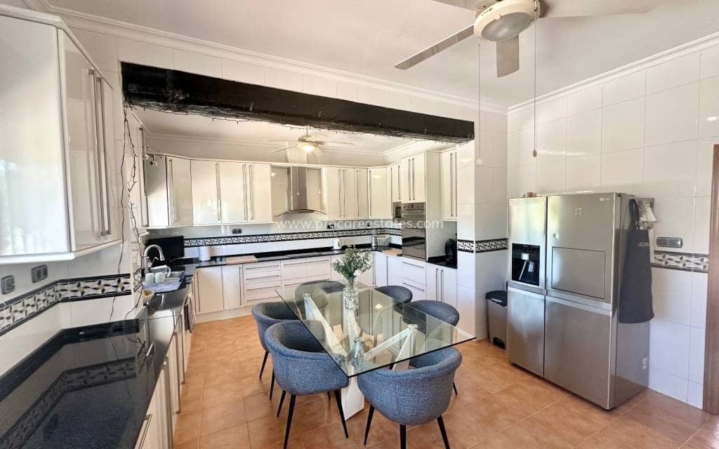 3 makuuhuone Maalaistalo myytävänä paikassa Catral mukana uima-altaan - 435 000 € (Ref: 9867307)