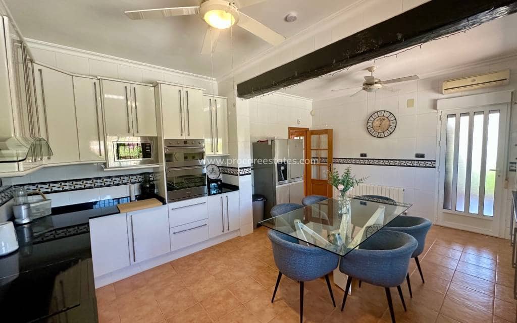 3 makuuhuone Maalaistalo myytävänä paikassa Catral mukana uima-altaan - 435 000 € (Ref: 9867307)