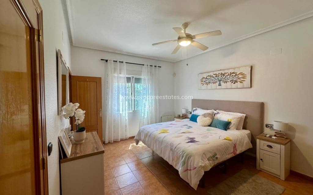 3 makuuhuone Maalaistalo myytävänä paikassa Catral mukana uima-altaan - 435 000 € (Ref: 9867307)