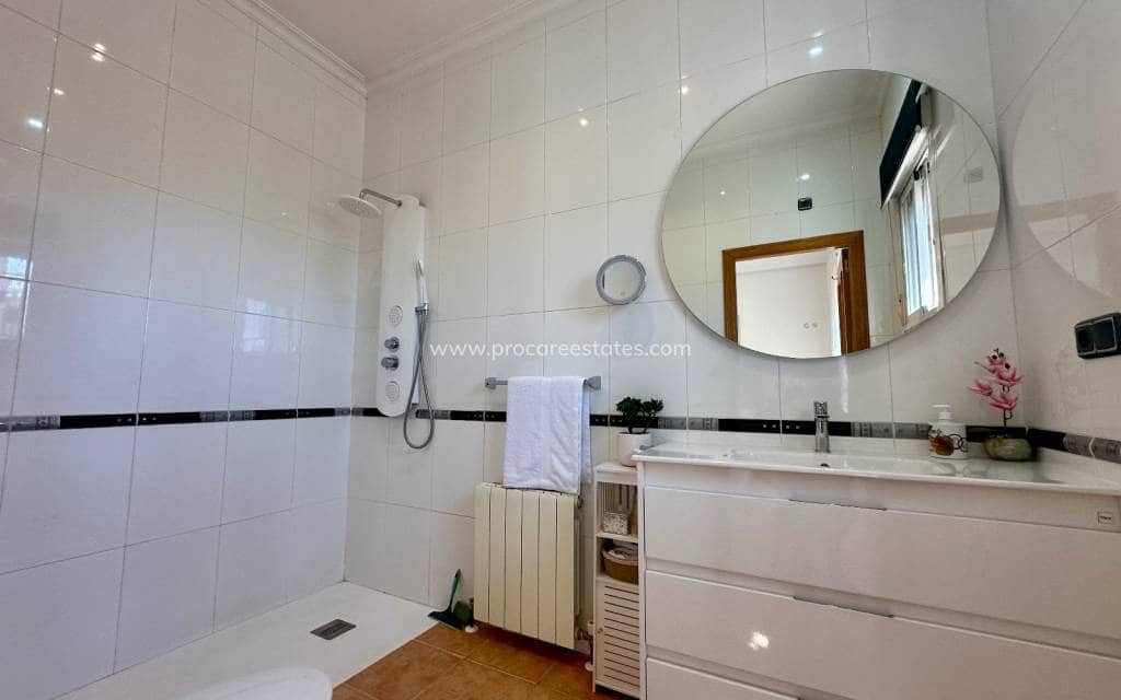 3 makuuhuone Maalaistalo myytävänä paikassa Catral mukana uima-altaan - 435 000 € (Ref: 9867307)