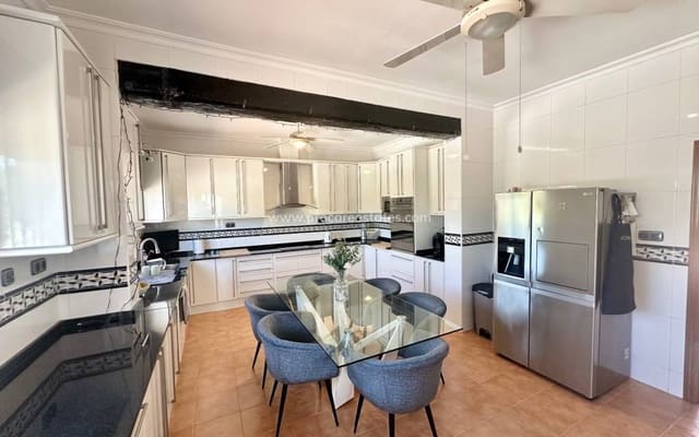 3 makuuhuone Maalaistalo myytävänä paikassa Catral mukana uima-altaan - 435 000 € (Ref: 9867307)