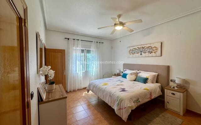 3 makuuhuone Maalaistalo myytävänä paikassa Catral mukana uima-altaan - 435 000 € (Ref: 9867307)