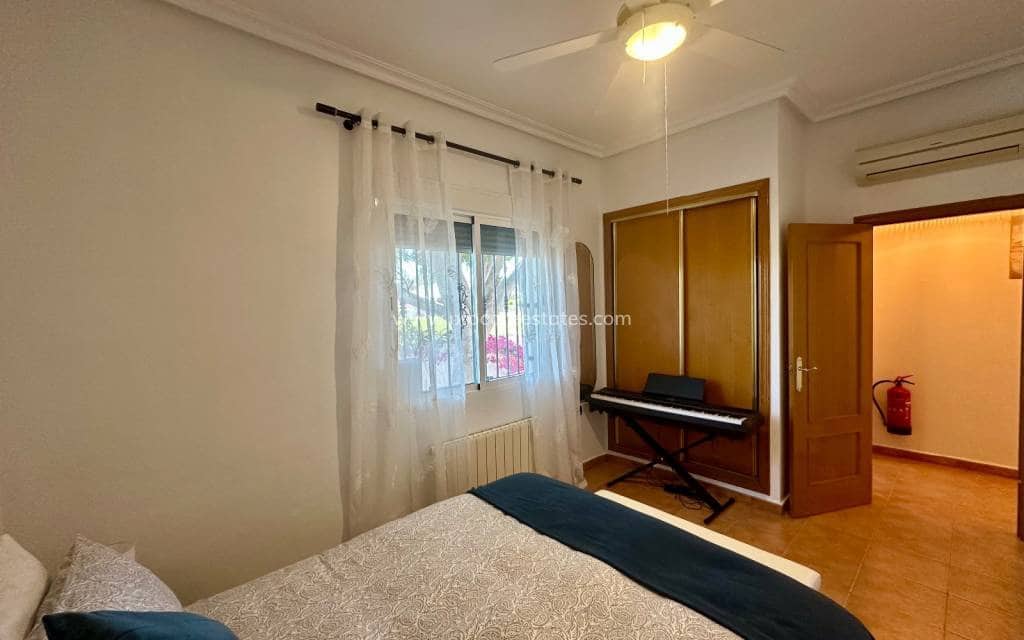 3 makuuhuone Maalaistalo myytävänä paikassa Catral mukana uima-altaan - 435 000 € (Ref: 9867307)