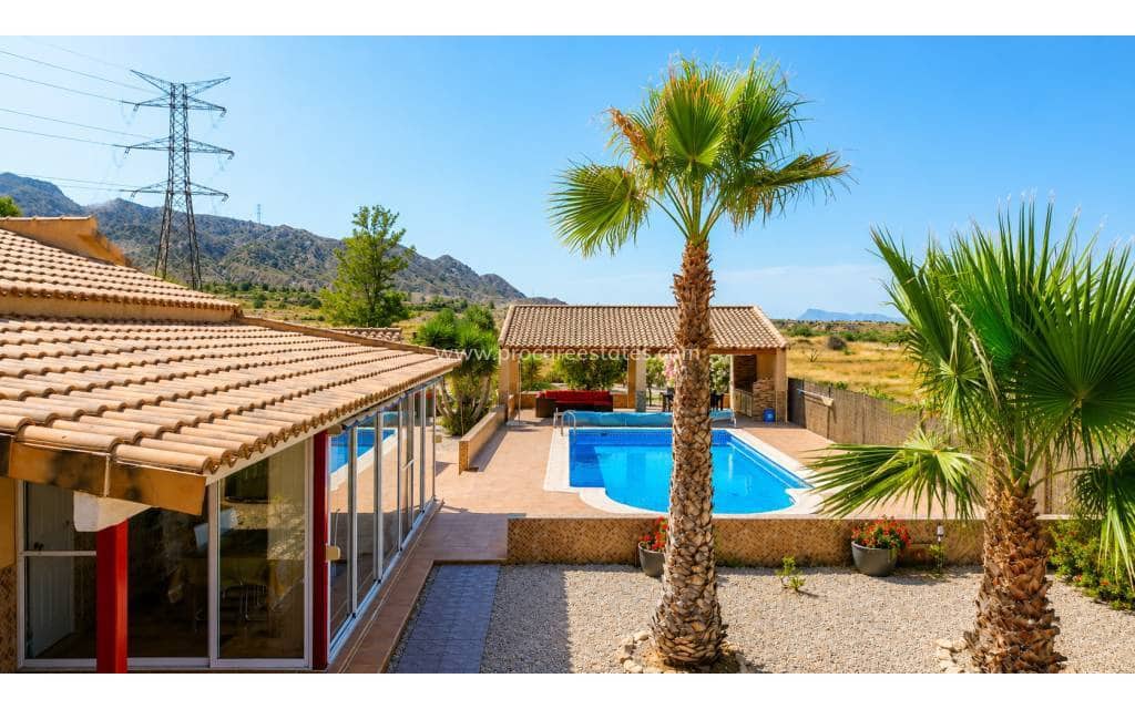 3 soveværelse Villa til salg i Macisvenda med swimmingpool - € 265.000 (Ref: 9920912)