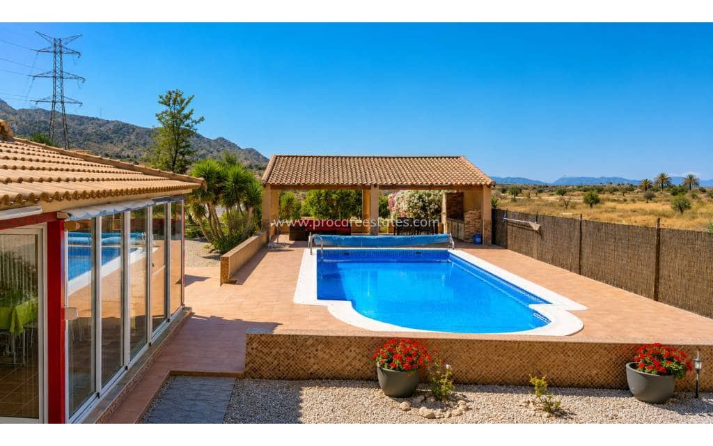 3 soveværelse Villa til salg i Macisvenda med swimmingpool - € 265.000 (Ref: 9920912)