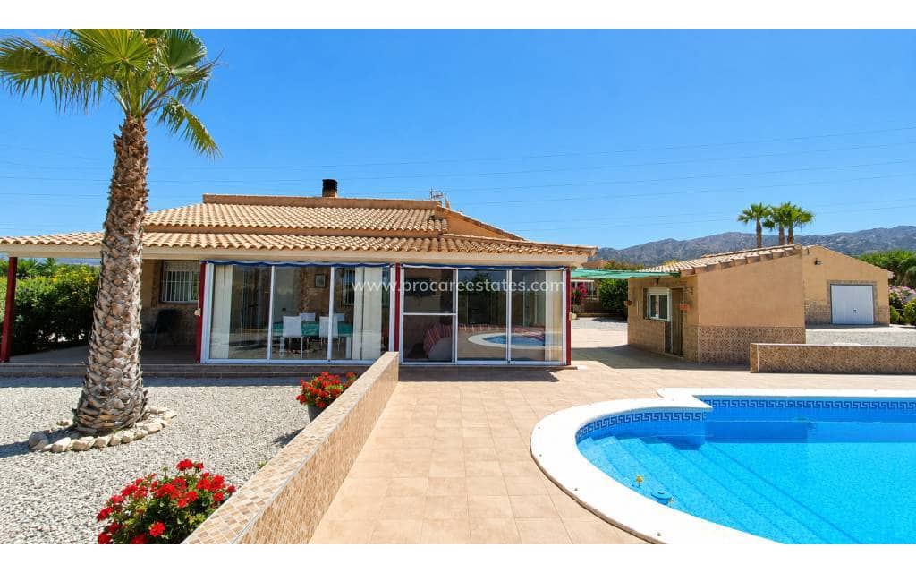 3 soveværelse Villa til salg i Macisvenda med swimmingpool - € 265.000 (Ref: 9920912)