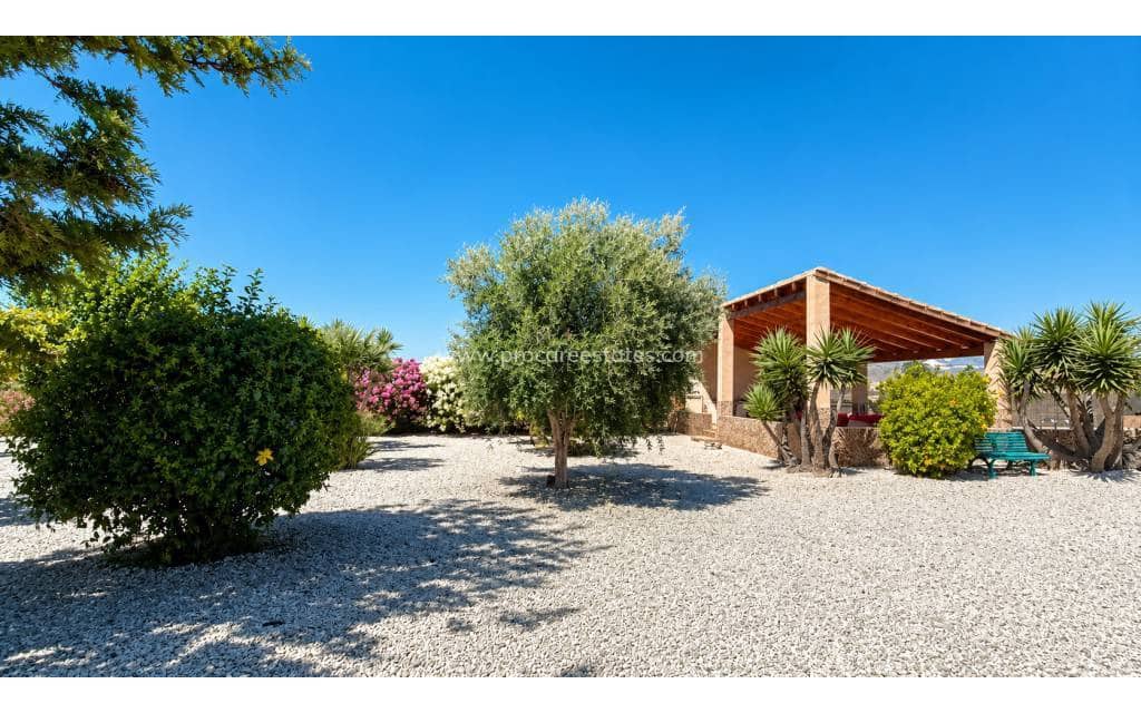 3 soveværelse Villa til salg i Macisvenda med swimmingpool - € 265.000 (Ref: 9920912)
