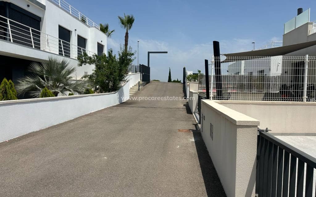 5 bedroom Villa for sale in San Miguel de Salinas with pool - € 499,990 (Ref: 9920914)
