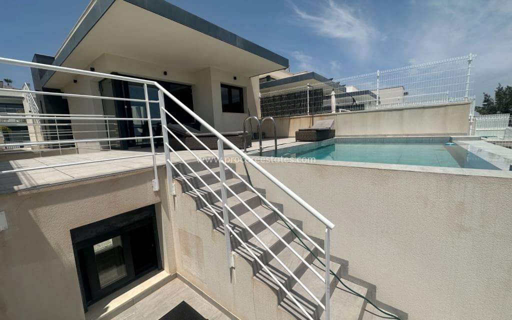 5 bedroom Villa for sale in San Miguel de Salinas with pool - € 499,990 (Ref: 9920914)