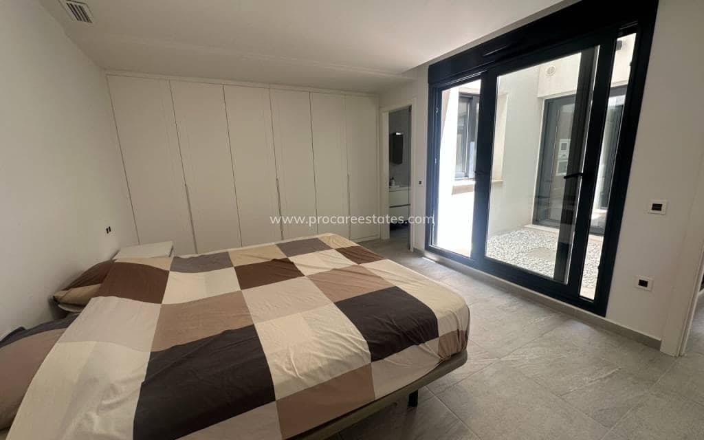 5 bedroom Villa for sale in San Miguel de Salinas with pool - € 499,990 (Ref: 9920914)