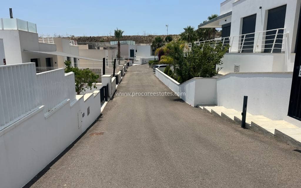5 bedroom Villa for sale in San Miguel de Salinas with pool - € 499,990 (Ref: 9920914)