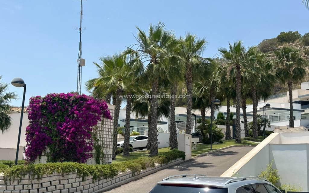 5 bedroom Villa for sale in San Miguel de Salinas with pool - € 499,990 (Ref: 9920914)