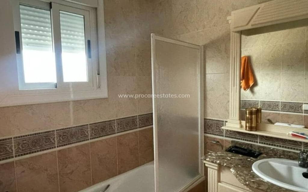 3 bedroom Villa for sale in Daya Vieja - € 284,000 (Ref: 9920917)
